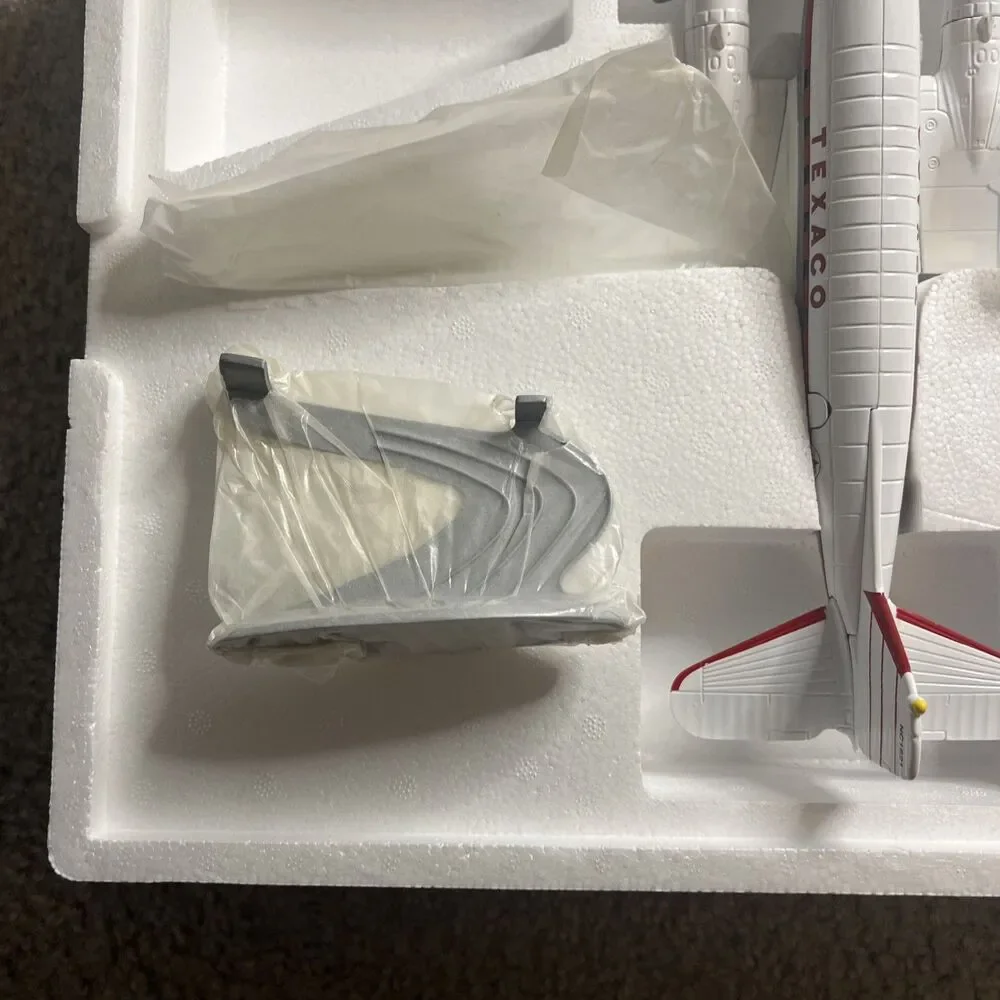 Ertl 2003 Wings of Texaco Gooney Bird Douglas DC-3C 11th Series - Wheel Broken